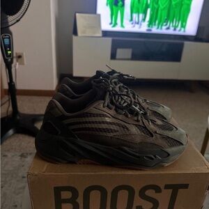 YEEZY BOOST 700 V2 "Geode”